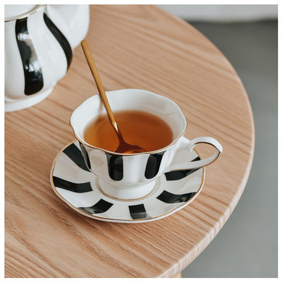 Europe Design Ceramic Porcelain Tea Cup And Saucer Set 180ml Gold Line Gold Rim Mug Spoon